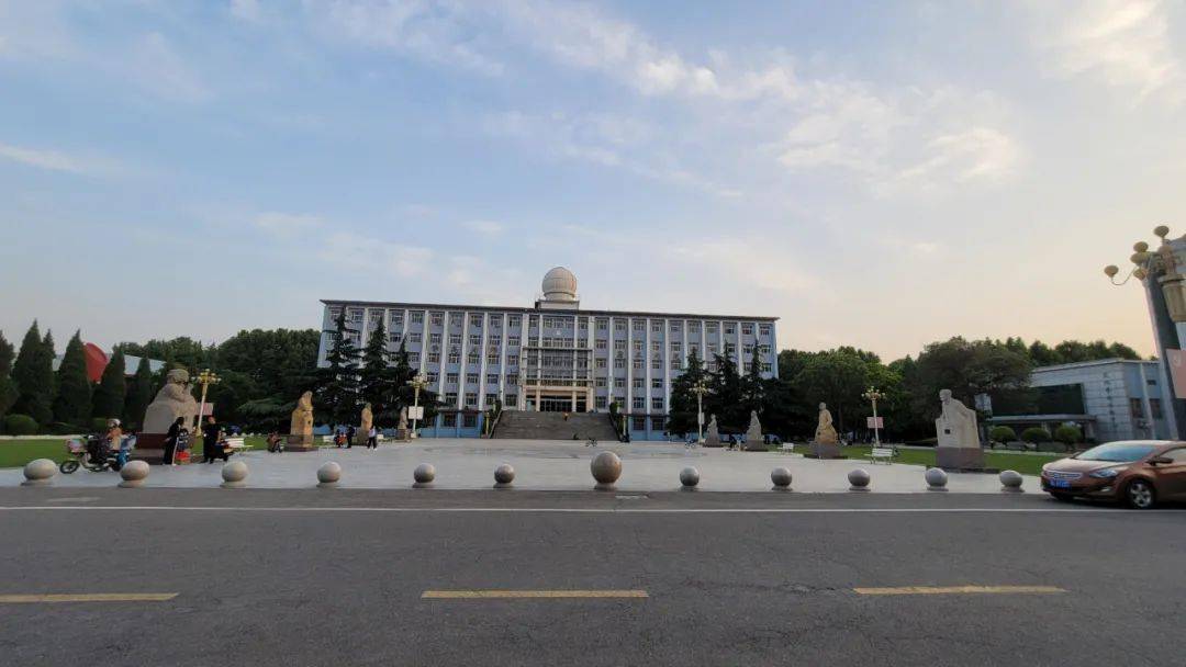 初夏的山西师范大学临汾老校区是什么样子?