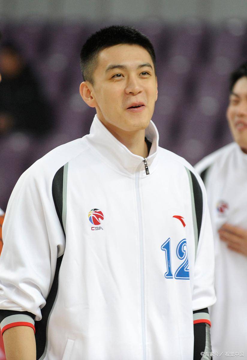 本赛季辽宁男篮韩德君和李晓旭年龄越来越大,郭艾伦遭遇伤病困扰,付豪
