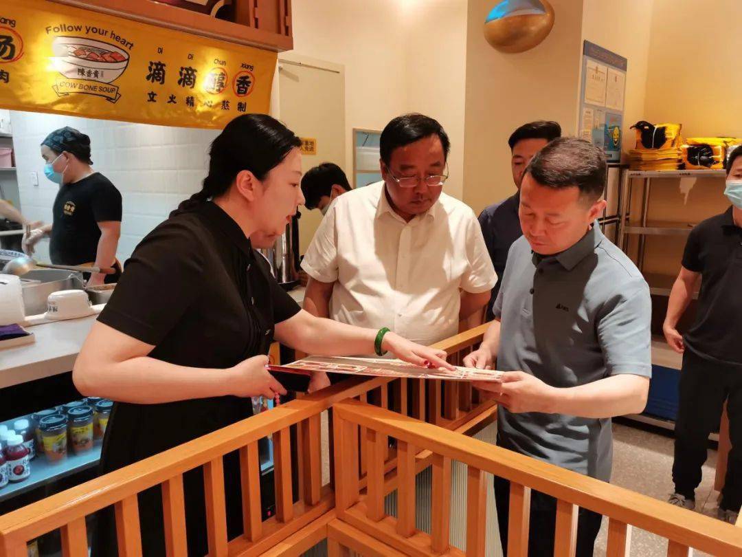 何存鹏在上海陈香贵餐饮管理有限公司考察对接_发展_合作_临夏县