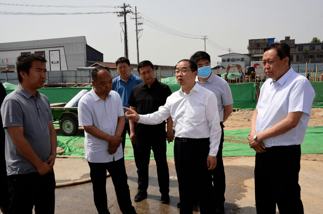 乔飞鸿在尧都区,临汾开发区调研扬尘治理工作_工地_道路