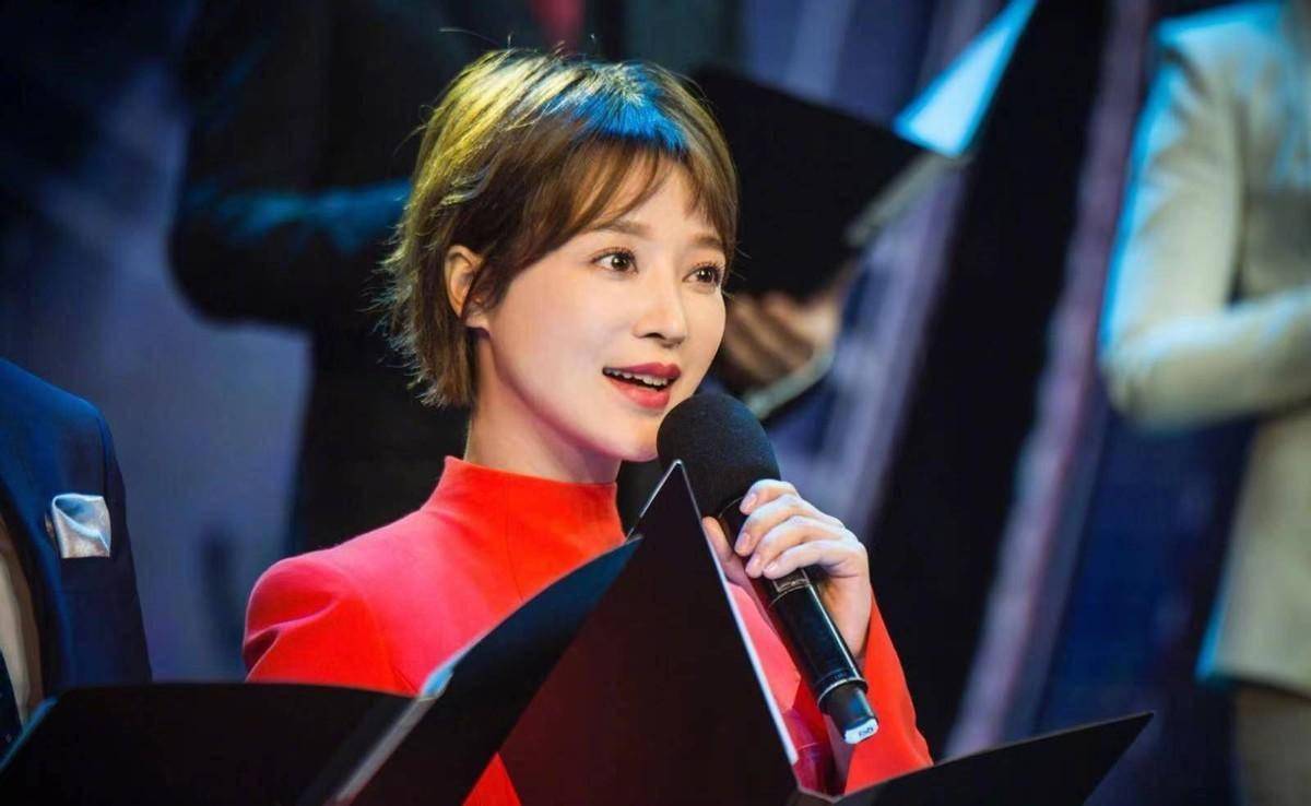 "央视最美女主播"胡蝶,40岁回归颜值巅峰,成联播组候选人_工作_观众