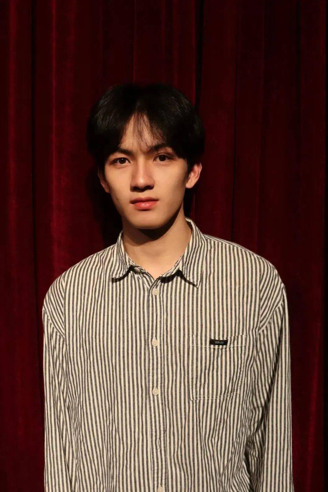 廖俊杰饰父亲滑动查看更多《母亲的节日》优柔寡断,任劳任怨的母亲