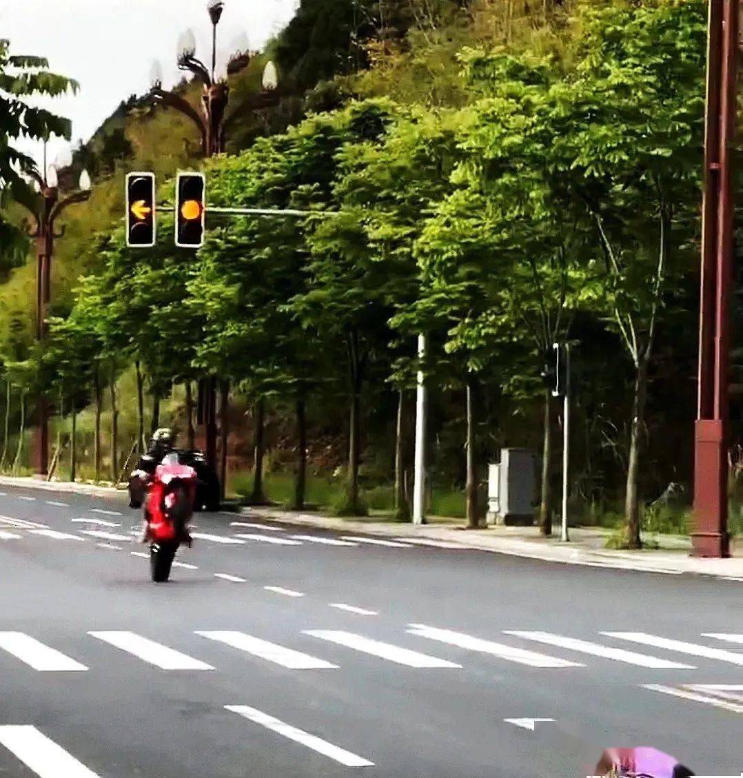 閬水東路,古信大道,盤龍山嘉陵江大橋隧道,江南鎮眉山寺大道等地飆車