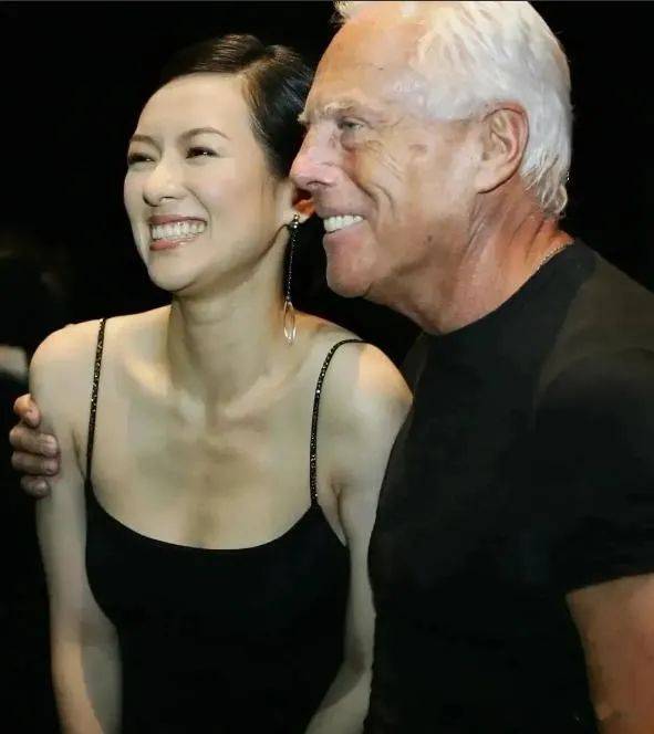 多年前,章子怡和一个外国老头的合影,这个老头据说来头很大_国际化