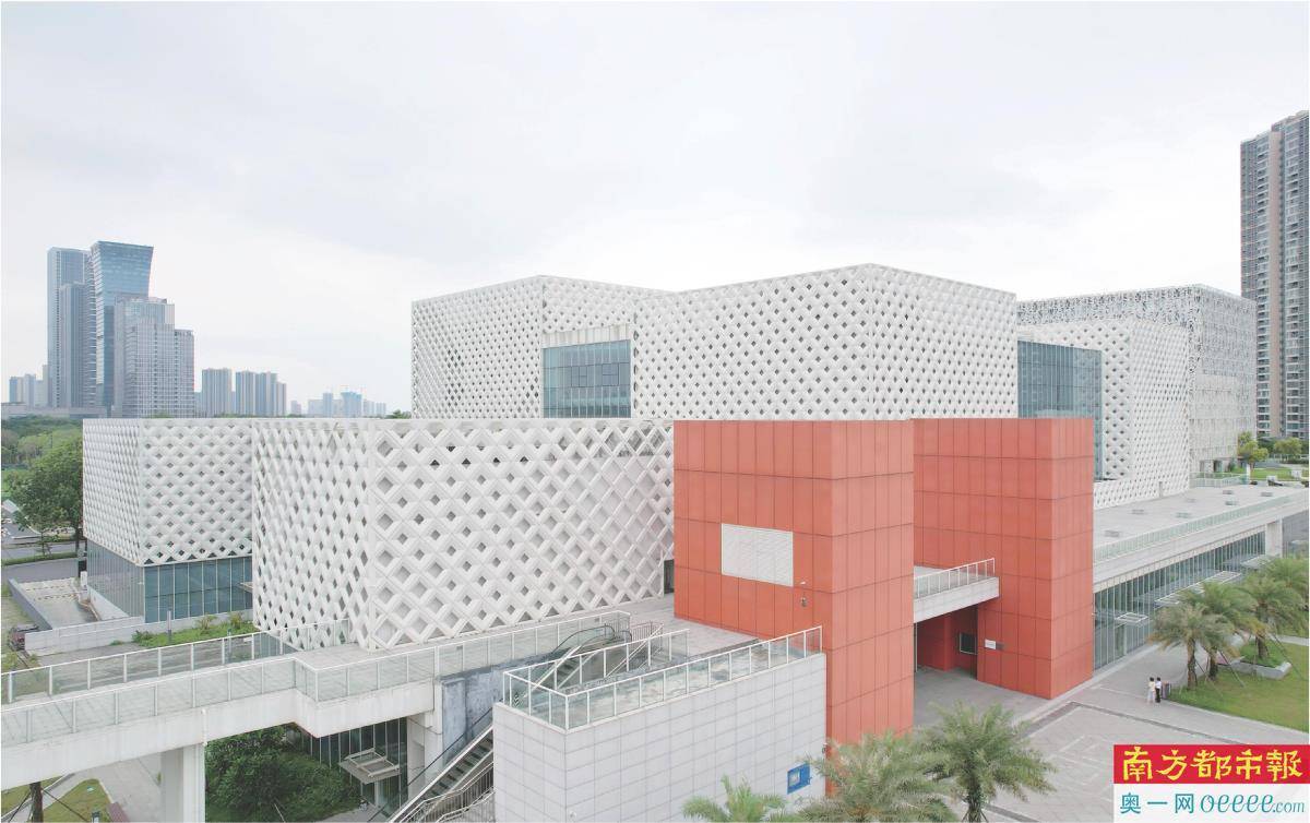 佛山市博物馆新馆外立面呈现出"八宝锦盒"形态.