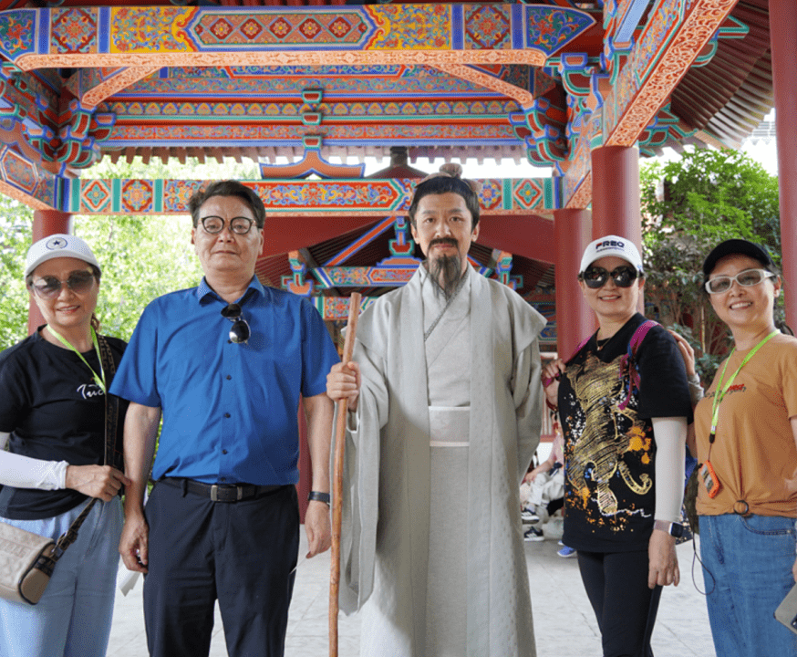 不一样的中国旅游日|偶遇"徐霞客"赏华清美景_唐宫_演出_文化