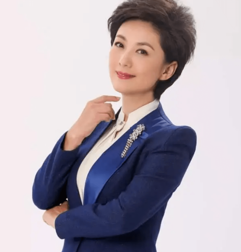 新闻联播主持海霞升职,成管理中心副主任,已在央视工作30年_横店_康辉
