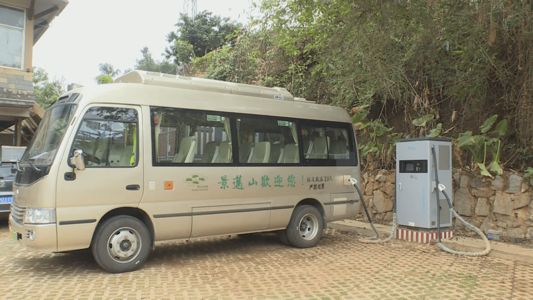 绿色环保助推旅游经济发展_游客_景区_车辆