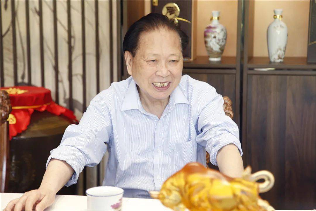 彭泽籍老领导一行参观考察陶令酒庄(八里湖店)_九江市_江西_市政协