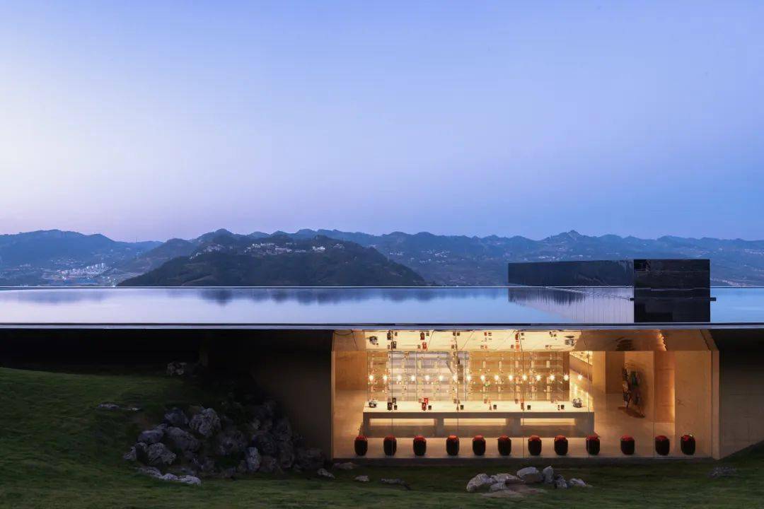 悬崖上的品酒室 | 敬天台悬崖文化接待中心_建筑_赤水_人们