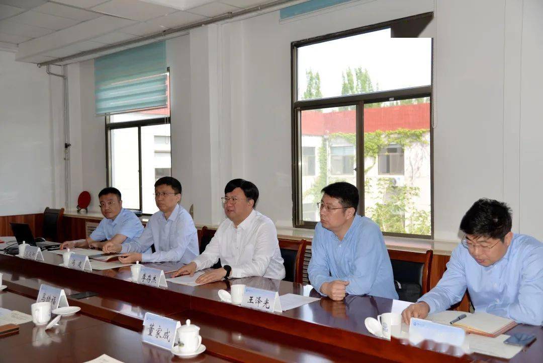 烟台大学党委常委,纪委书记李存杰向参会人员介绍了学