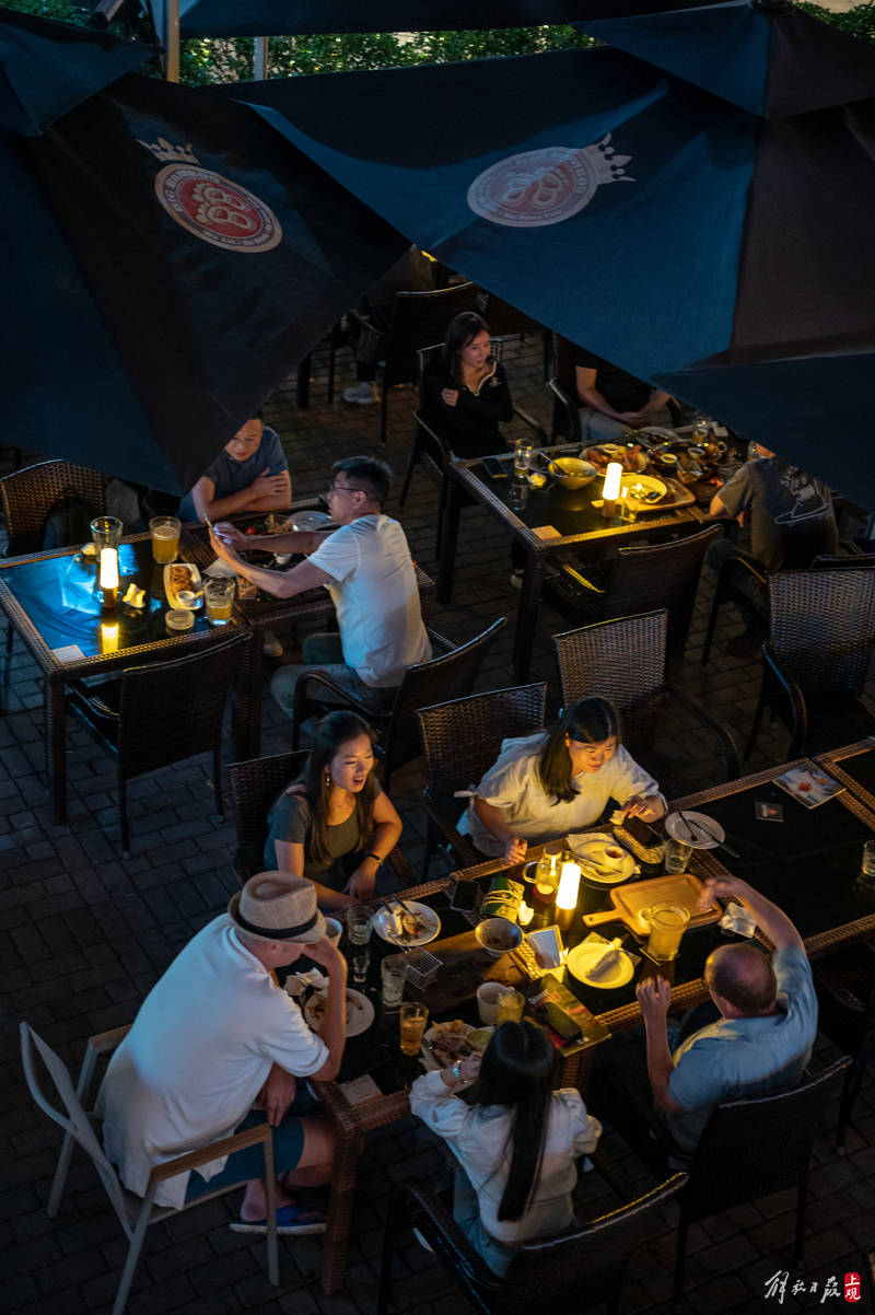 到了有世界杯,f1等重大赛事的时候,老外街的酒吧常常会出现一位难求的