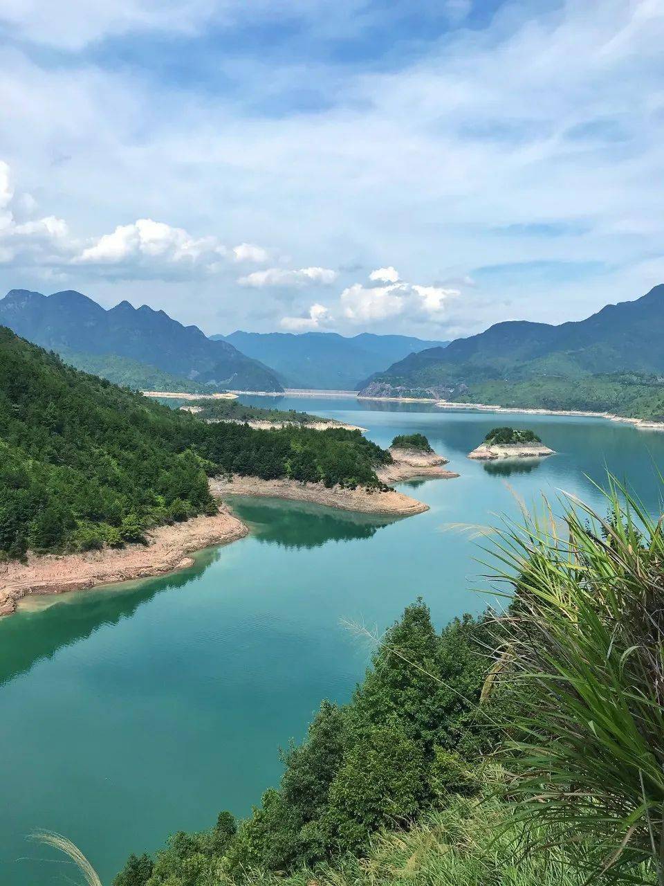 这里不是"xx小欧洲",是有着"春来江水绿如蓝"的千峡湖,是有着传承了