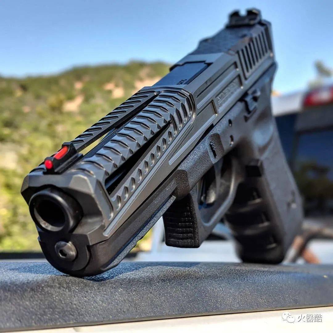 使用statement防御公司滑套拼装的格洛克手枪美图