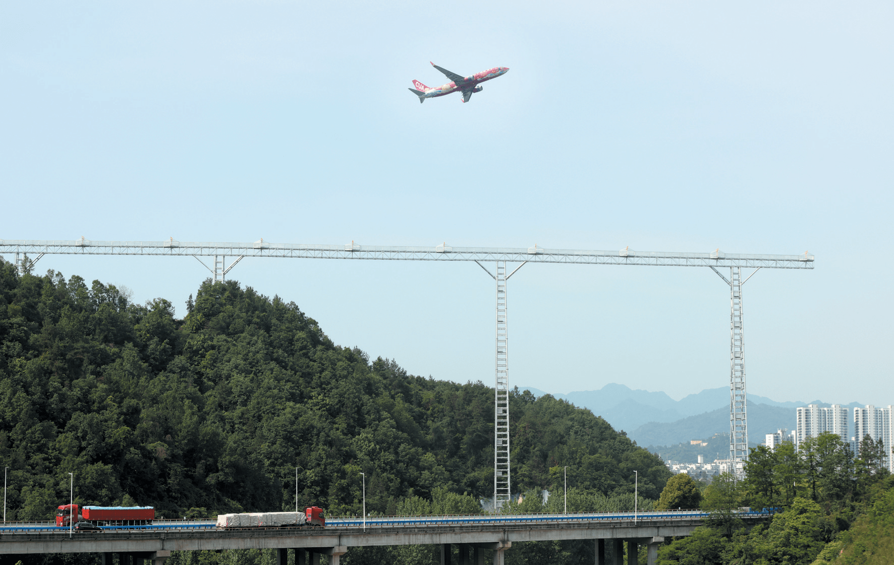 武當山機場進近燈光橋完工_十堰_建設_系統