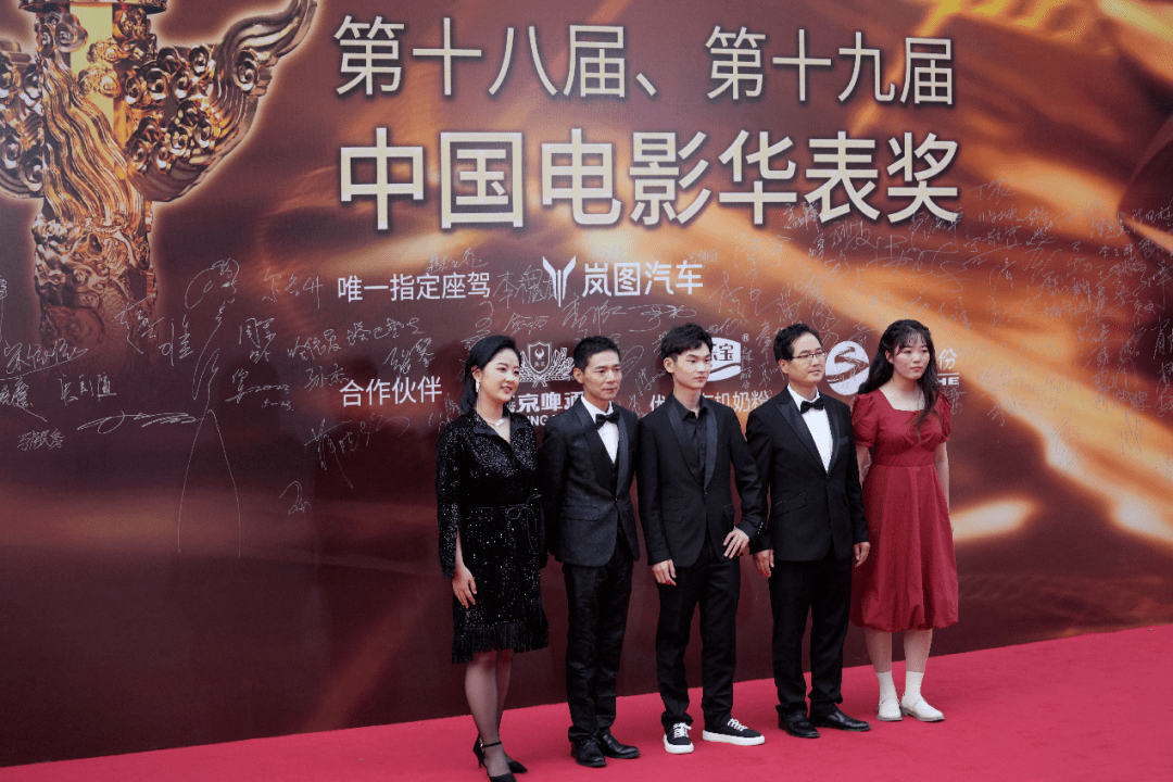 其中,由西北大学艺术学院青年教师张磊(张忠华)编剧兼导演的电影《树