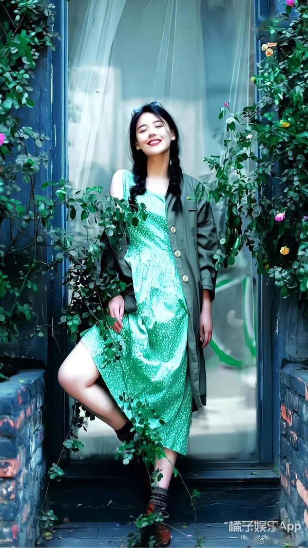 2007年,她因担任饶雪漫小说《甜酸》的书模而被更多人所认识.