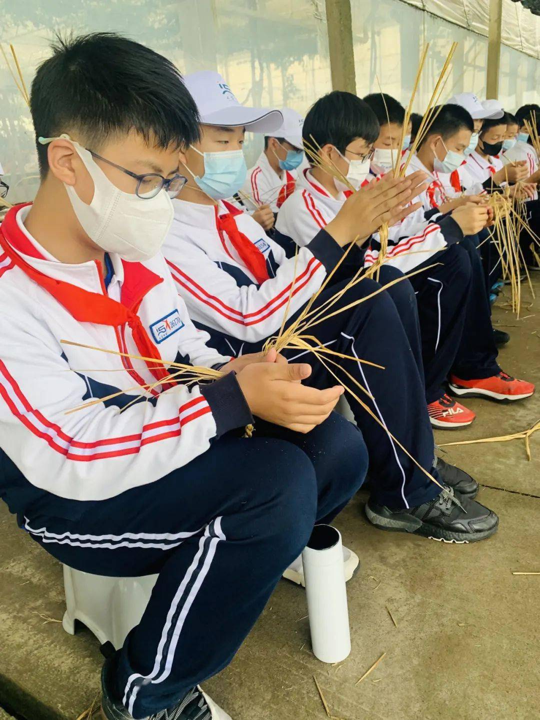 最美劳动月-记上宝中学预初年级劳动实践活动_草绳_进行_筷子