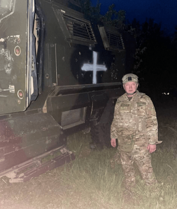 俄军缴获攻入本土的美制装甲车 美方回应：质疑