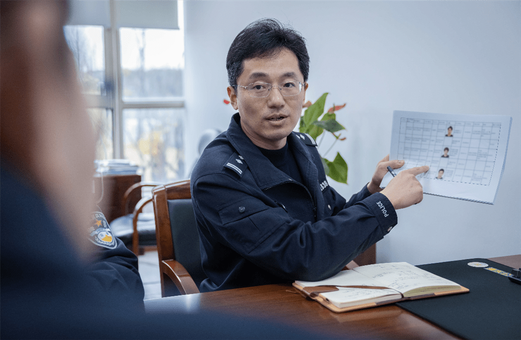 投身反诈13年打击模式成"全国样本" 这位上海刑警今天亮相中外记者