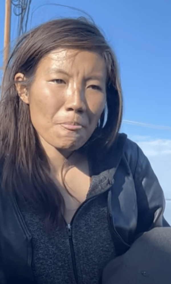 加国华人女留学生街头要饭! 名校成绩全a 结婚后竟被迫卖y!
