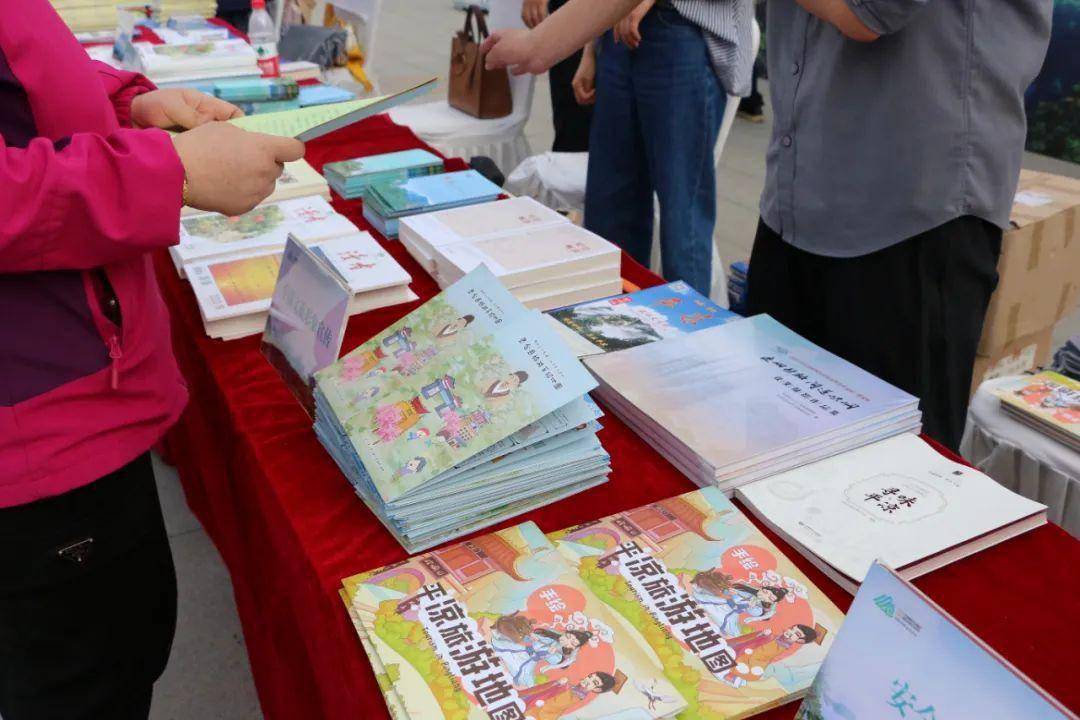 市文旅局开展"文旅心意—扫码有惊喜"互动活动,扫码关注"平凉文旅"官