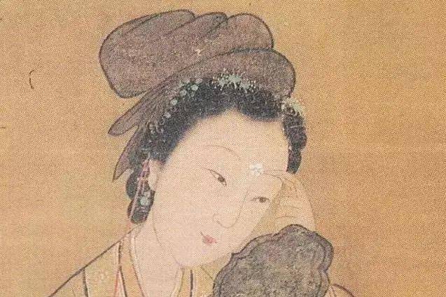 演员们的唇妆则运用了唐代常见的"蝴蝶唇"蝴蝶唇顾名思义唇上的妆容