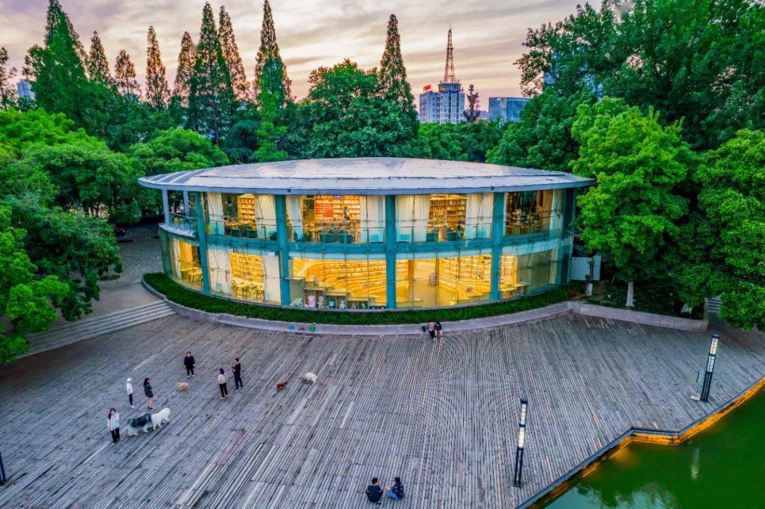 镜湖书苑(下午)地址:安徽省芜湖市镜湖区北京西路10号鸠帮菜传承;皖美