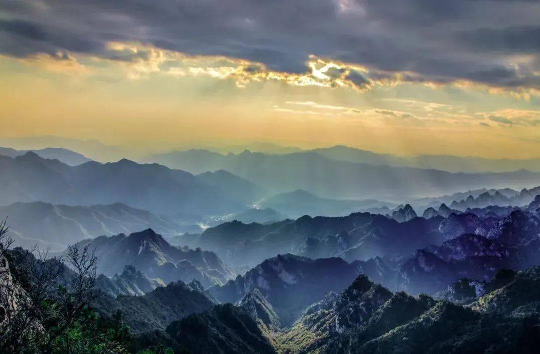 这里的奇峰俊秀,山水如画,除了人间仙境白云山之外,还有白鹰河,五道潭