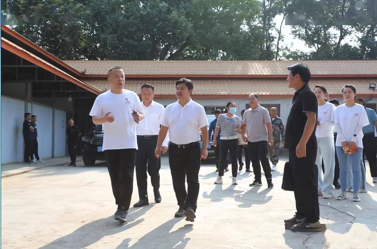 5月23日,永德县人民政府县长彭春蕊带队调研长江商报公益联盟永德基地