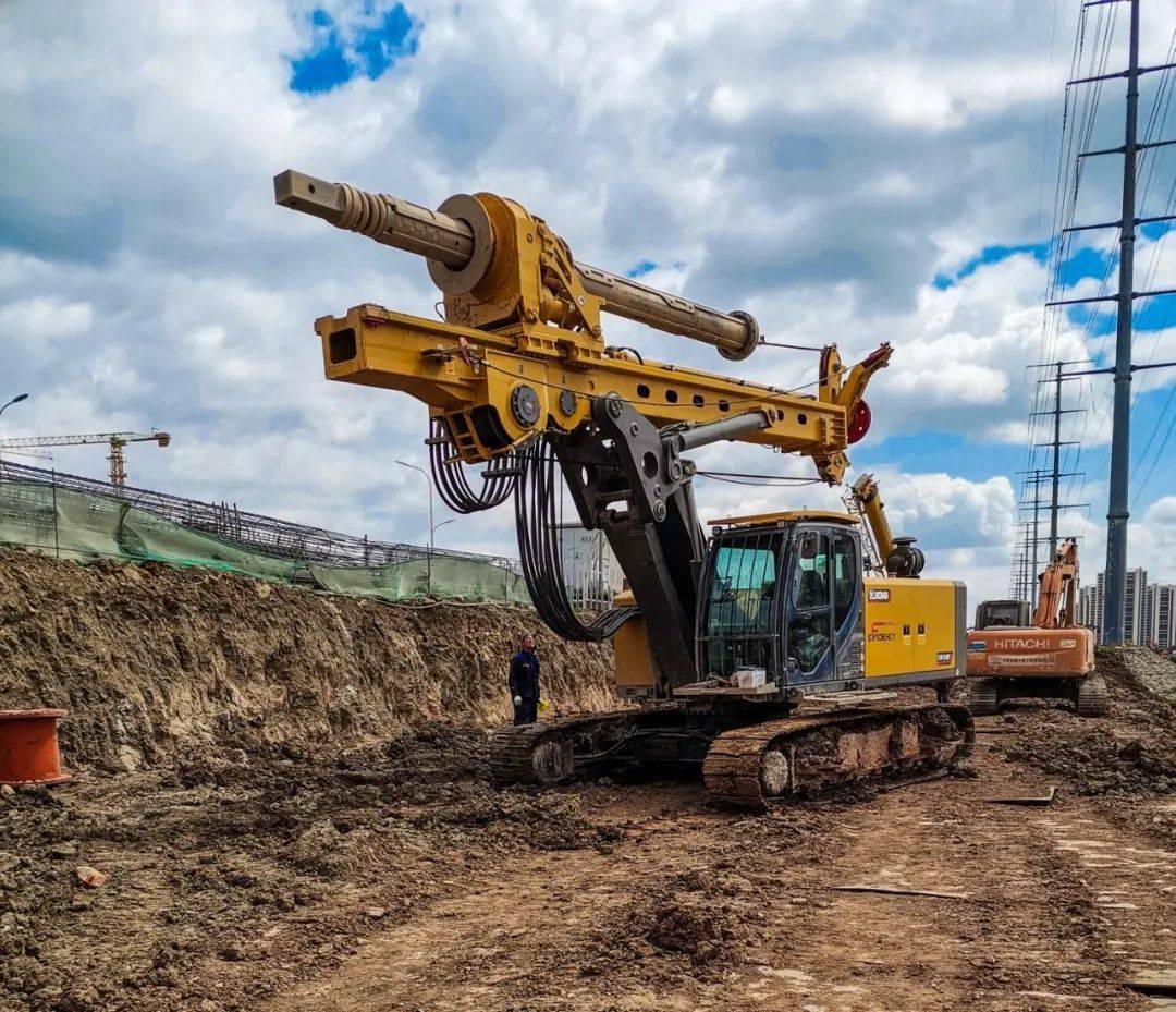 xr138f低净空旋挖钻机限高10米桩基础作业_施工_徐工_客户