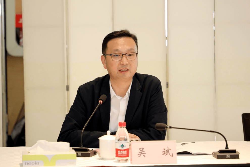 李江书记对吴斌董事长,张治国总经理一行到来表示欢迎,对于校企双方