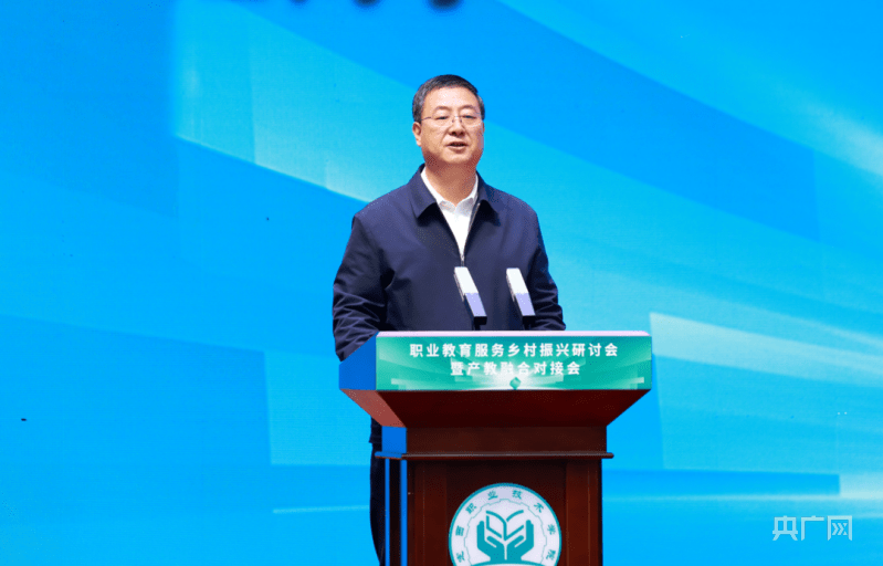 李刚在讲话中表示,要以打造"技能甘肃",推动实施甘肃现代职业教育体系