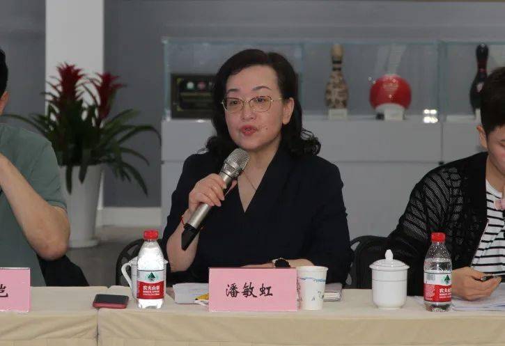 黄浦区体育事业发展指导中心主任李皑首先分享了黄浦区运用"培训 赛事