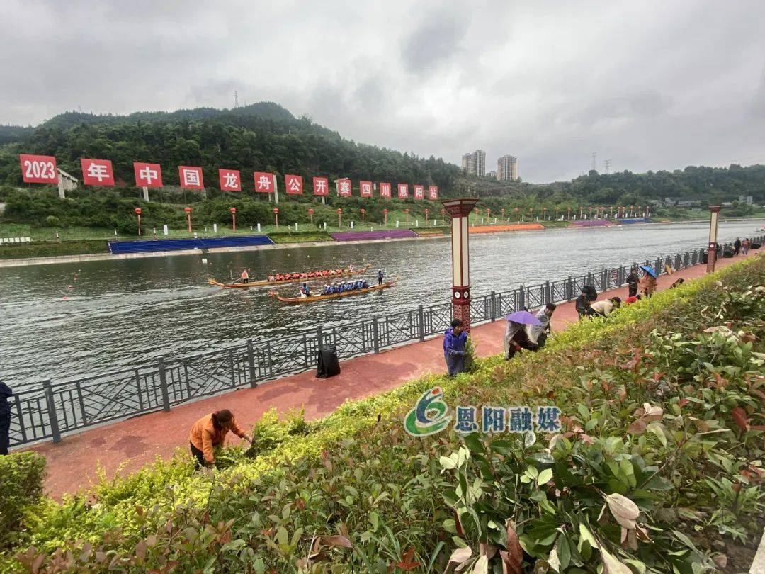 位于恩阳河城区段两岸的龙舟公园,清澈干净的河水,风光旖旎的岸线