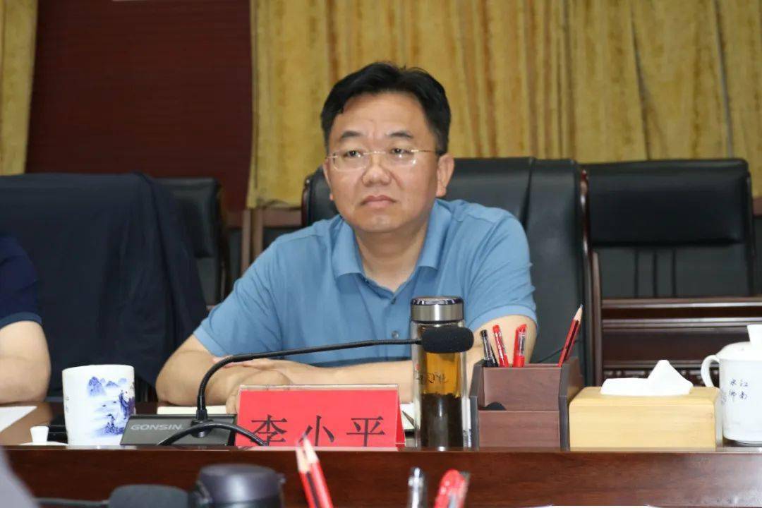 鹰潭市政府副市长李小平一行来我县调研考察土地开发,耕地保护工作