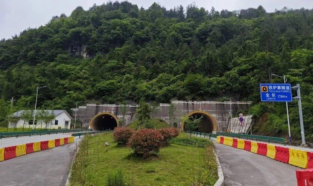 利川公路:打造七彩旅游公路_国道_种植_花木