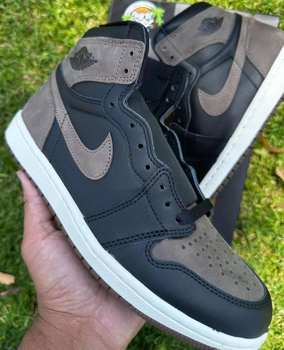 "土豪"黑金鞋盒曝光!aj1黑摩卡实物更新_设计_方案_微博