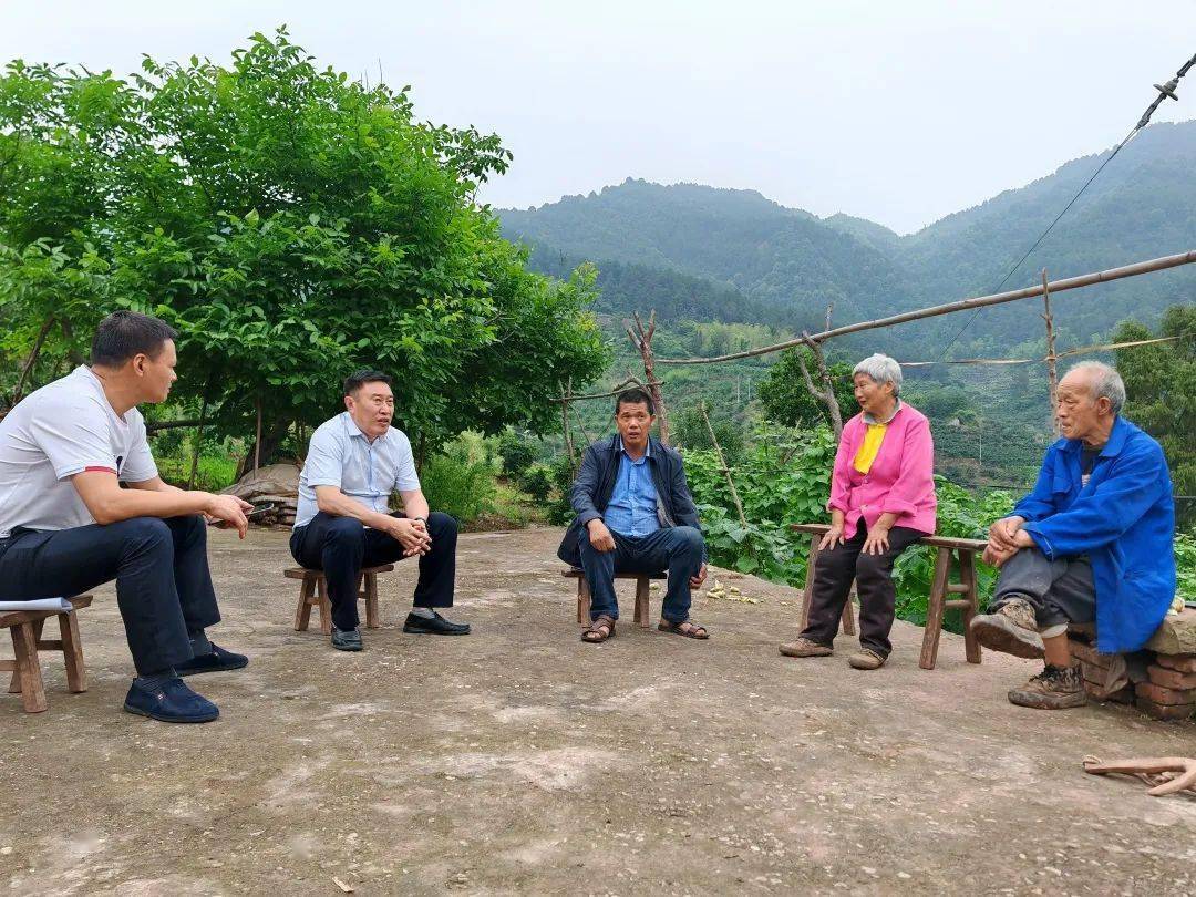 走访监测户李渡街道党工委书记吴庆辉毛晓东说,要在