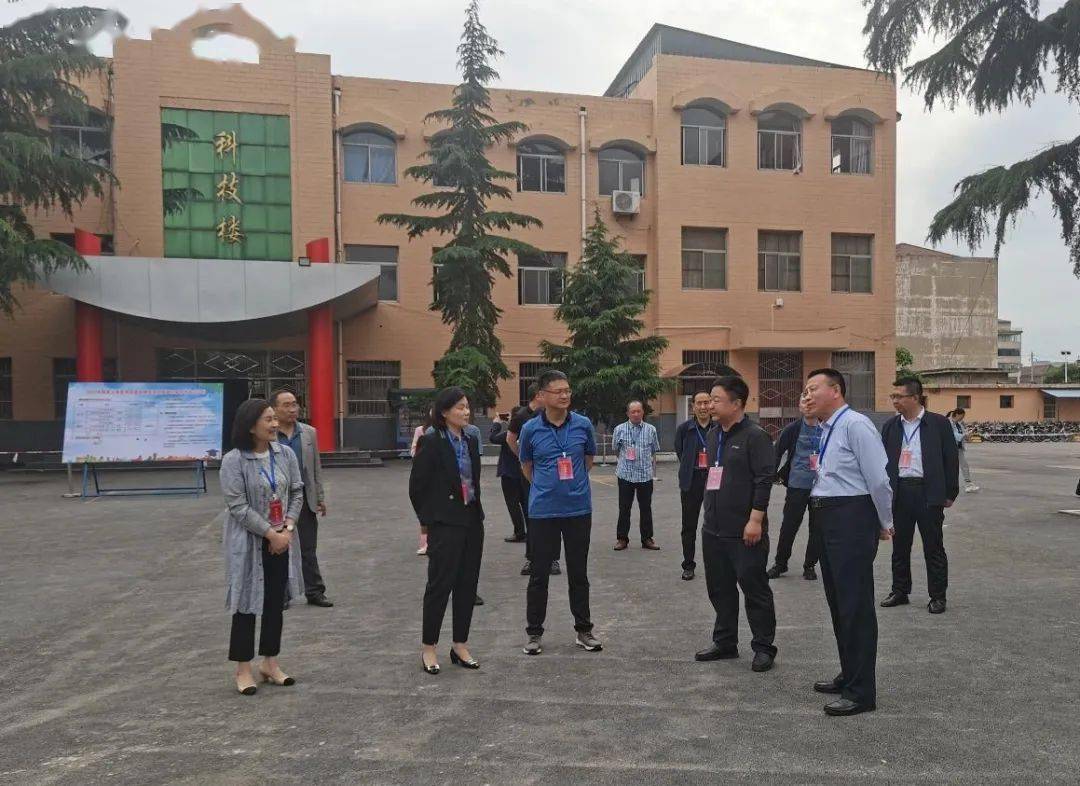 5月23日亲临闻喜进行指导培训,并先后深入城北小学,城镇初中,查看准备