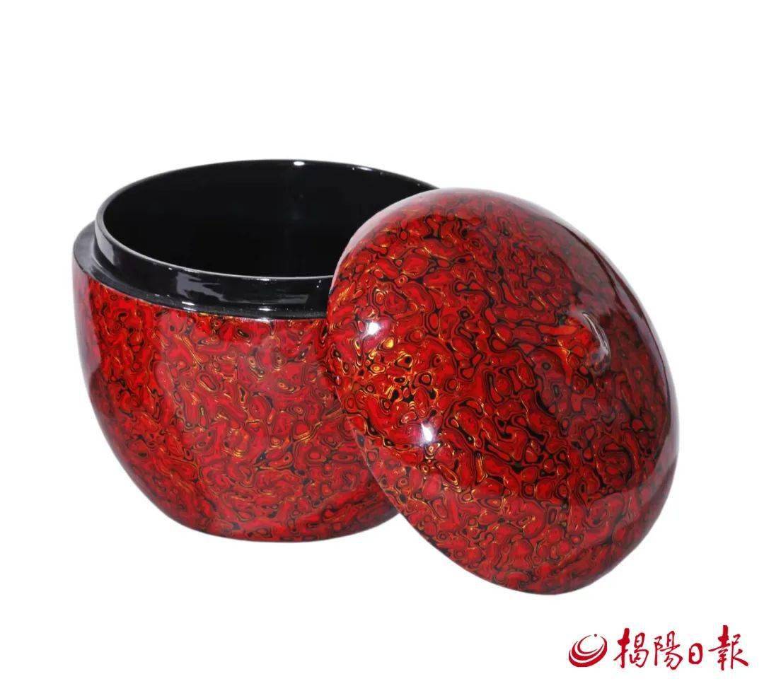 揭阳推光漆,脱胎漆,木雕髹漆贴金历来享有盛誉