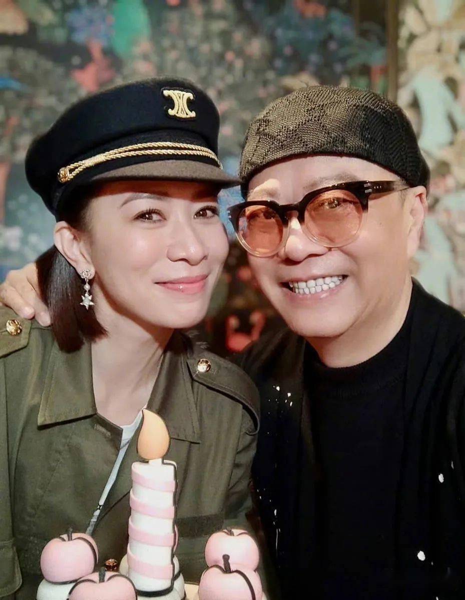 佘诗曼晒生日大合照 苗侨伟欧阳震华谢天华祝贺_镜头_一大_日照