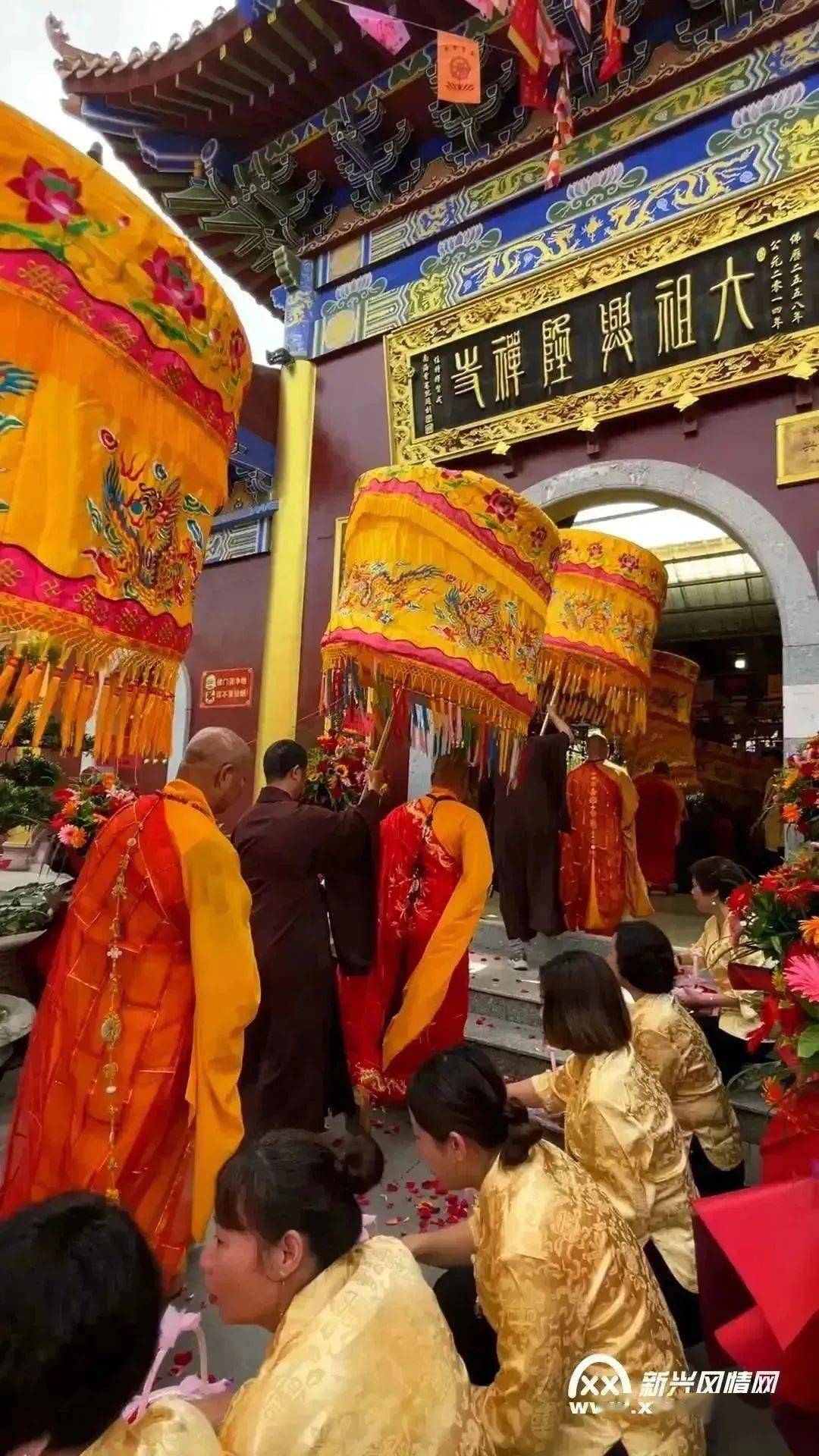 今日上午,新兴六祖兴隆寺隆重举行大雄宝殿落成暨三宝佛圣像开光庆典