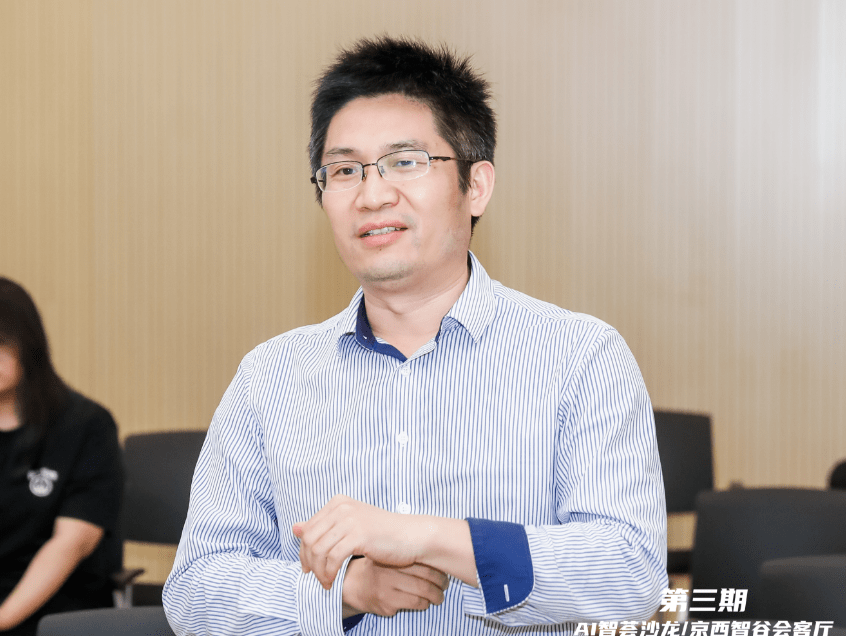 人孙敬伟,华为云大数据与人工智能领域总裁尤鹏,启明创投合伙人周志峰