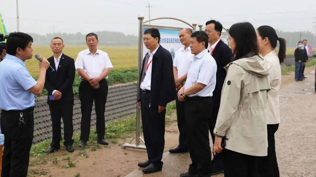 市人大常委会党组副书记,副主任杜昌华一行来我县调研农村供排水能力