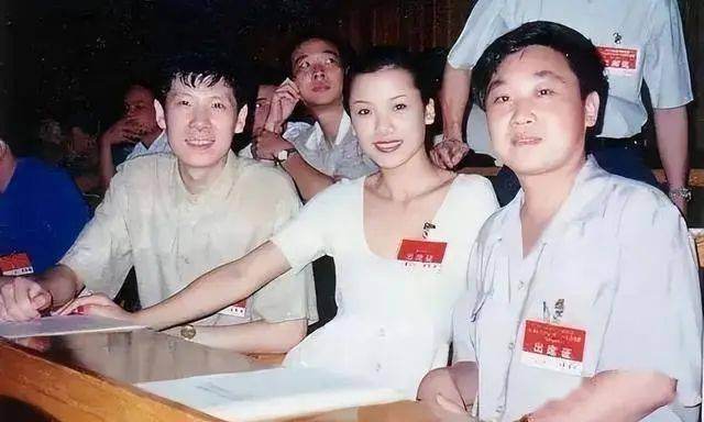 郎昆和王冼平都重视事业,但郎昆却希望妻子能放弃自己的事业,回家相夫