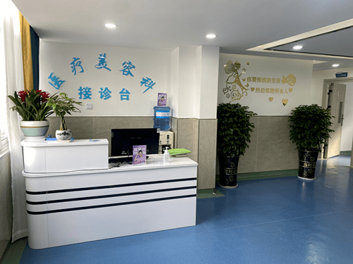 "科学护肤 青春飞扬"——保山市二院皮肤科,医疗美容科开展义诊惠民