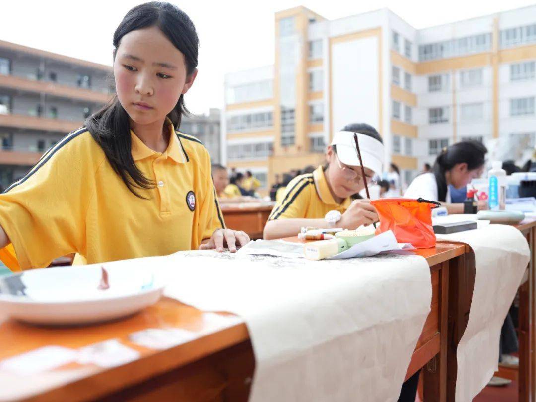 书画展风采——大方县文惠小学开展别样"六一"活动_作品_实验_能力