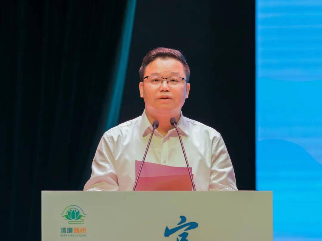 承诺";区委常委,区纪委书记,区监委主任叶军超宣读清廉路桥建设倡议书