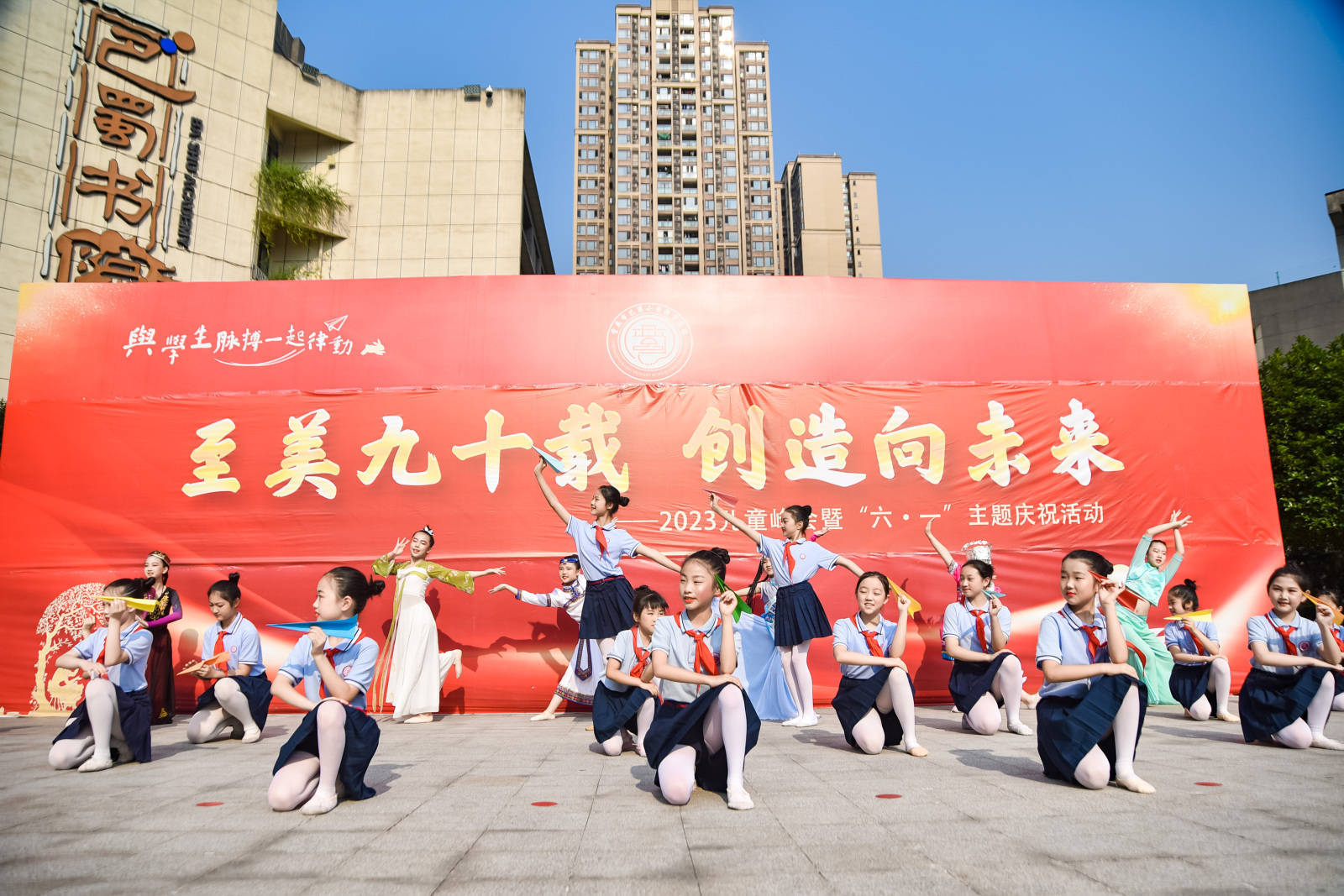 鲁能巴蜀小学学生为自己办了一场儿童峰会